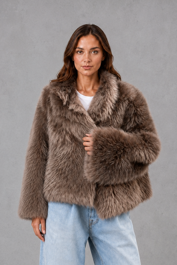 Ellie | Timeless Oversized Faux Fur Coat with Statement Collar