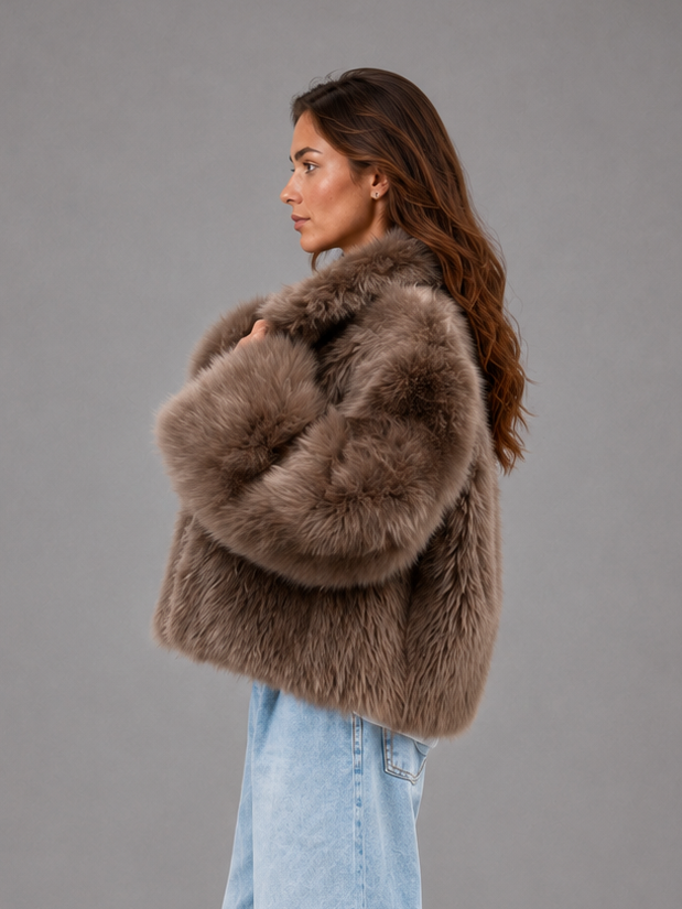 Ellie | Timeless Oversized Faux Fur Coat with Statement Collar