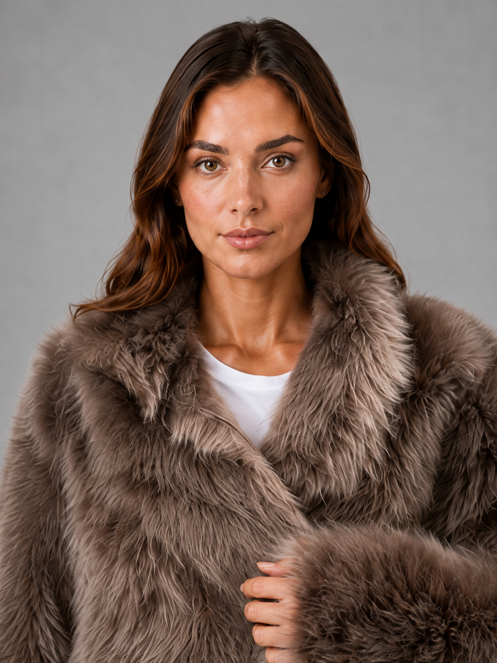Ellie | Timeless Oversized Faux Fur Coat with Statement Collar