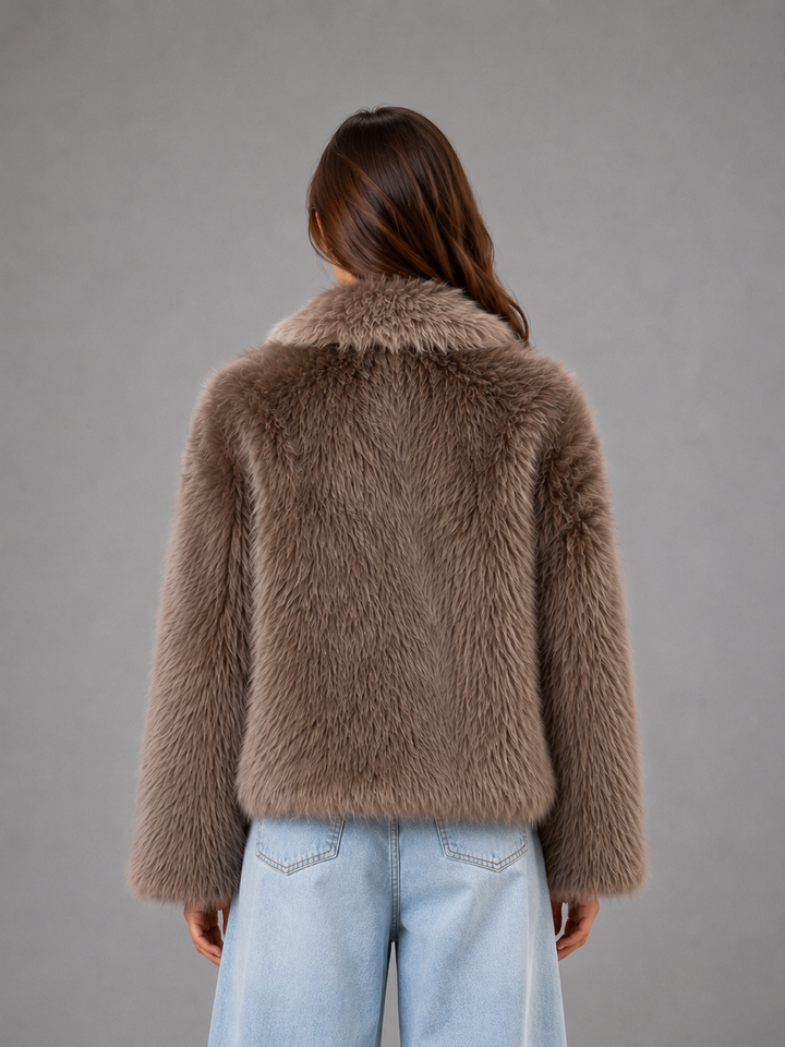 Ellie | Timeless Oversized Faux Fur Coat with Statement Collar