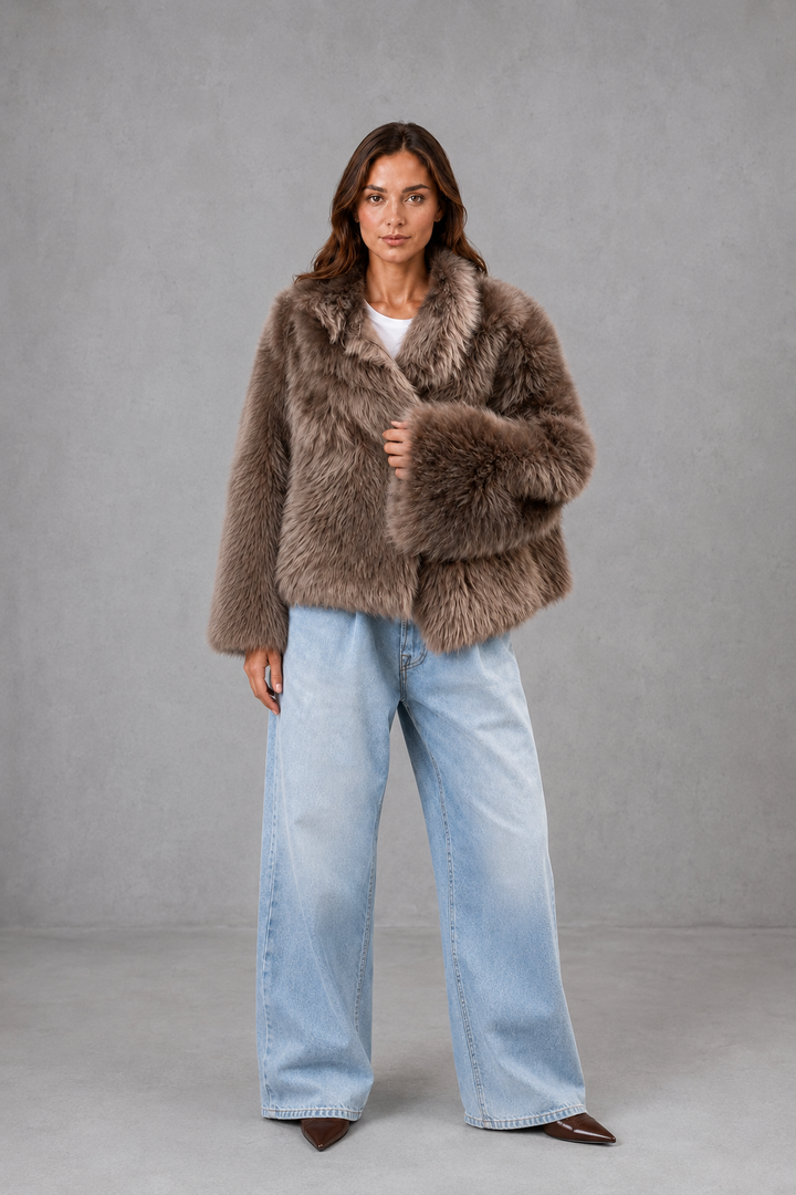 Ellie | Timeless Oversized Faux Fur Coat with Statement Collar