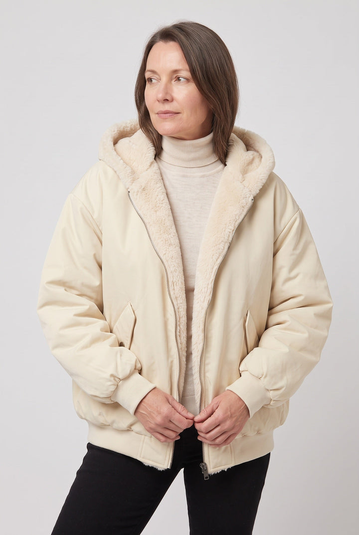 Mabel | Elegant Hooded Faux Fur Coat with Oversized Fit
