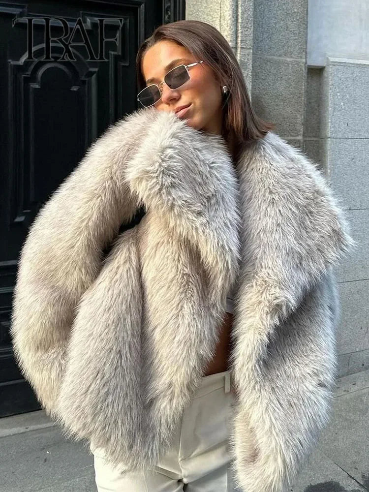 Ottilie | Cosy Oversized Faux Fur Coat with Statement Collar