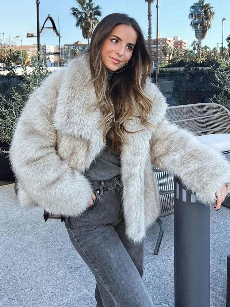 Ottilie | Cosy Oversized Faux Fur Coat with Statement Collar
