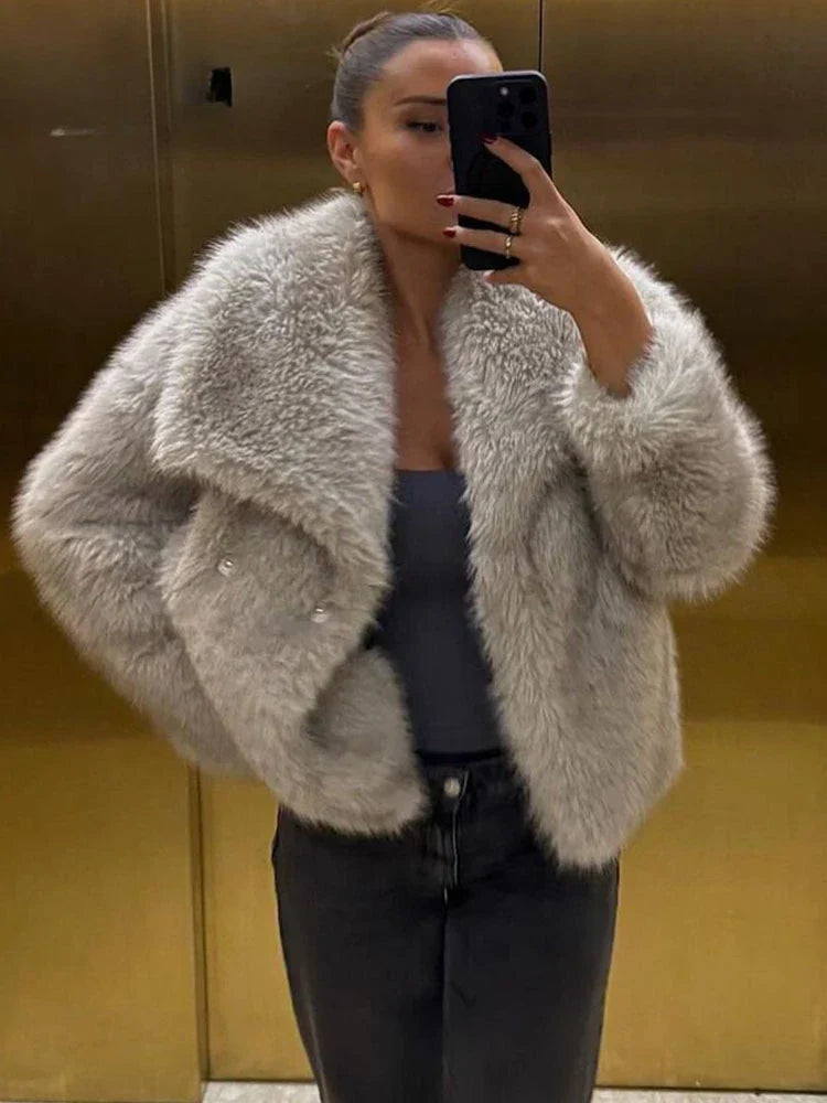 Ottilie | Cosy Oversized Faux Fur Coat with Statement Collar